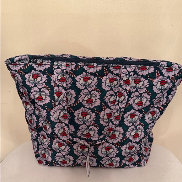 Vera Bradley Handbags - Vera Bradley ultra lightweight travel tote bag